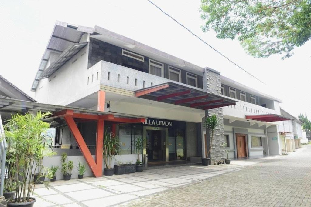 วิลลาเลม่อน Hotel เล็มบัง ภายนอก รูปภาพ